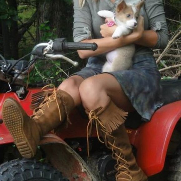 Size 8 Minnetonka Fringe Boots - Picture 4 of 4